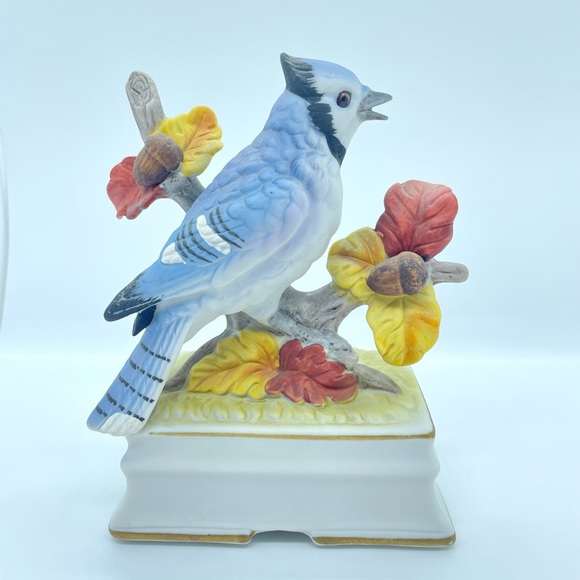 Towle Fine Porcelain Hand Painted Blue Jay Bird Music Box, Vintage Japan 6”H - Picture 2 of 13